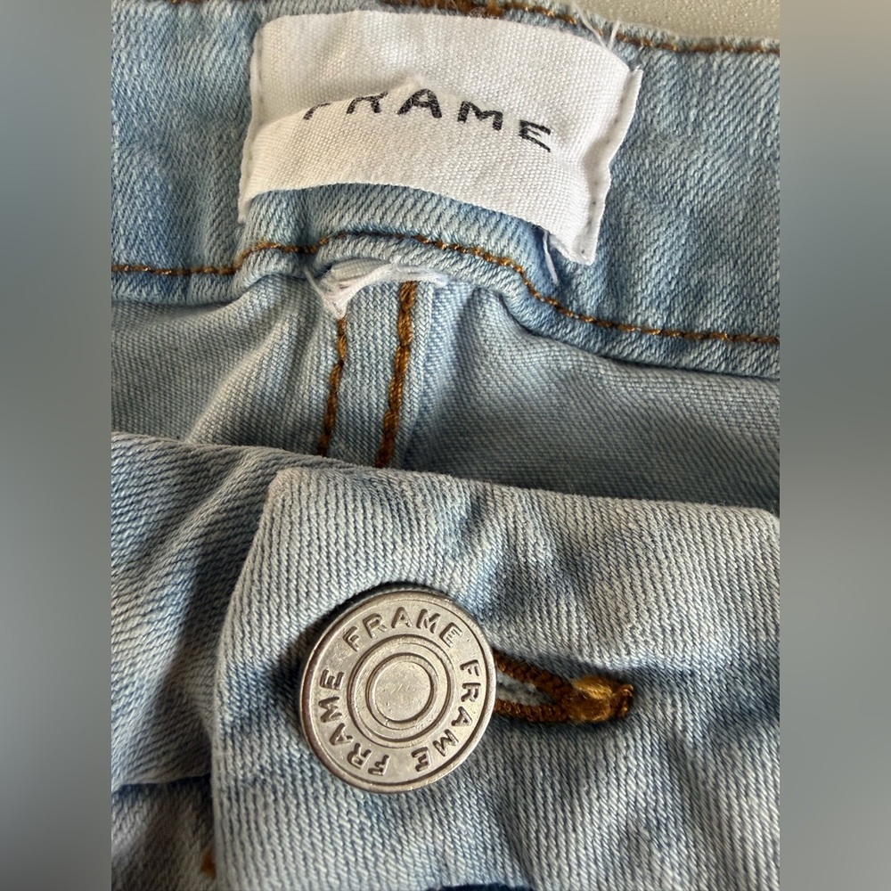 Frame‎ Denim Light Wash Cropped Jeans - Picture 3 of 9